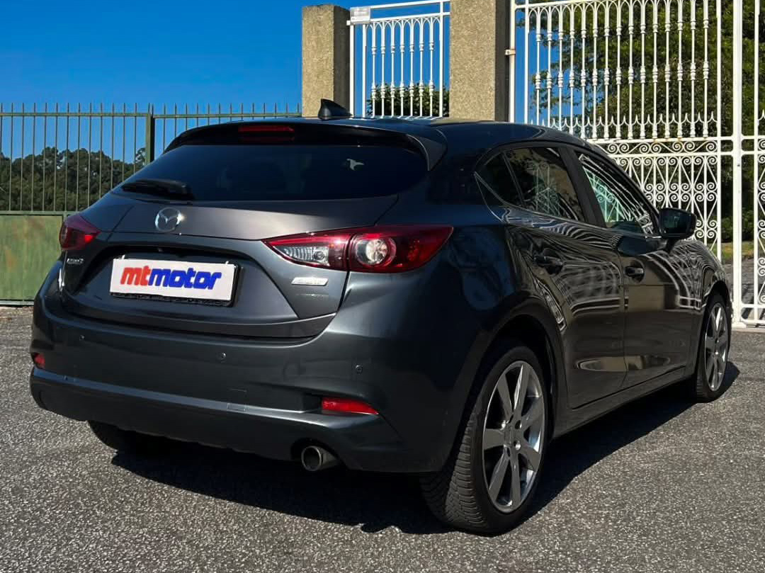 
								Mazda 3 1.5 SkyActiv full									