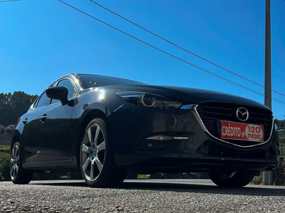 
								Mazda 3 1.5 SkyActiv full									