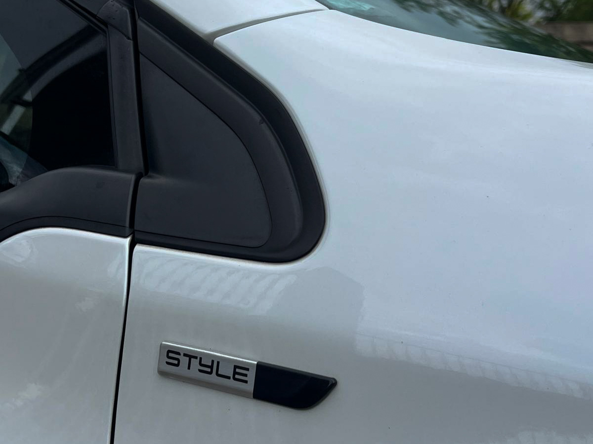 
								Peugeot 2008 1.2 Style full									