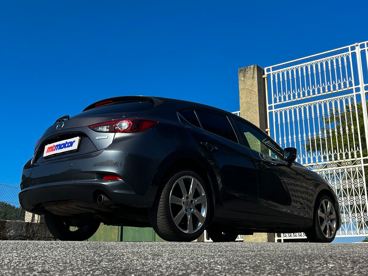 
								Mazda 3 1.5 SkyActiv full									