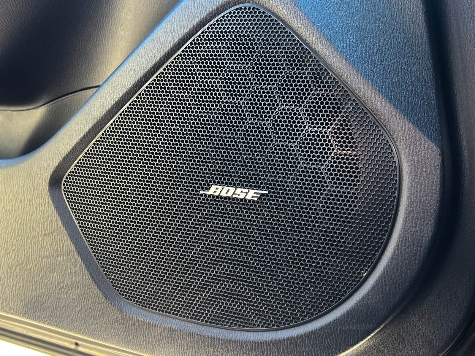 
								Mazda 3 1.5 SkyActiv full									