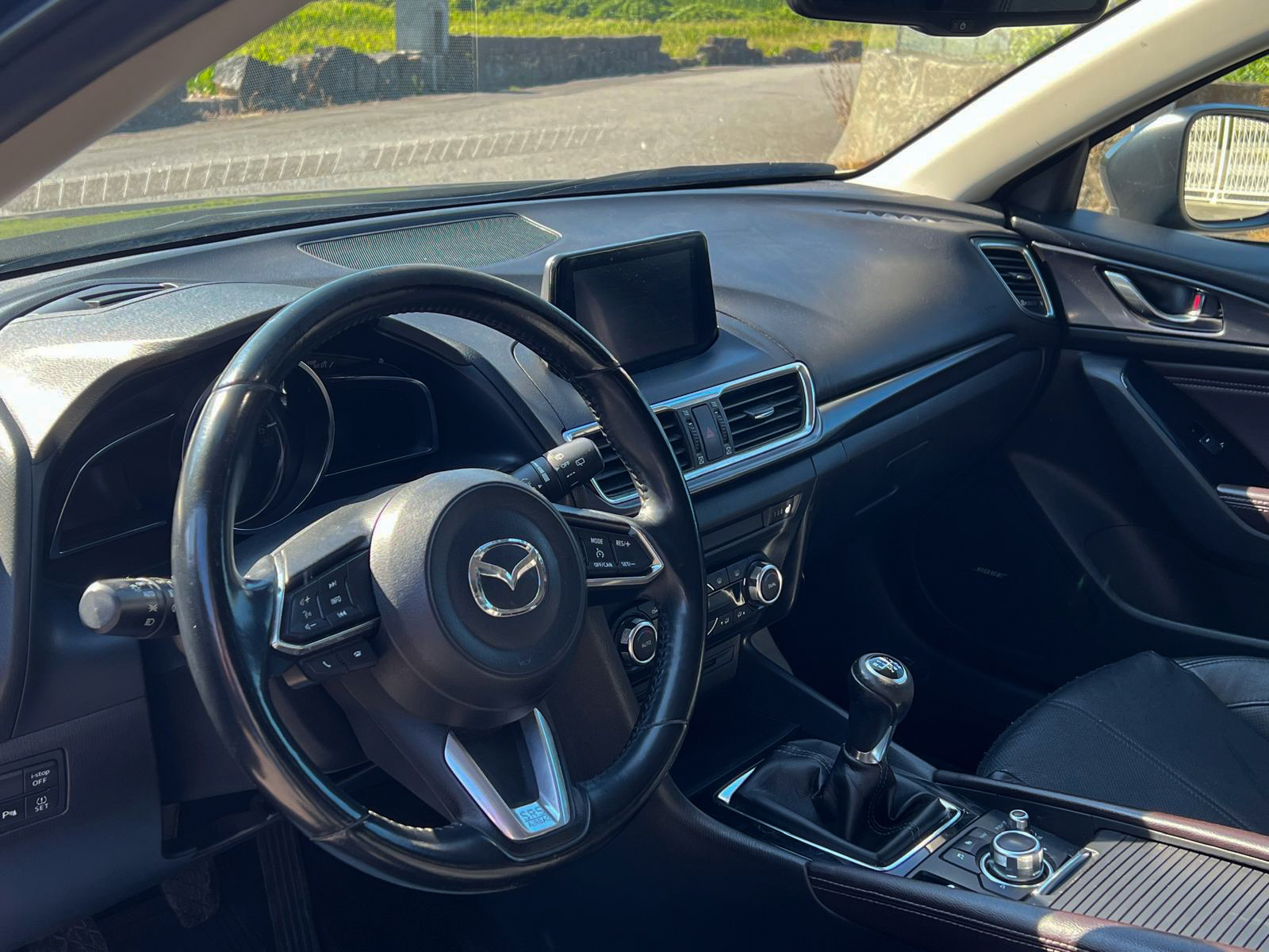 
								Mazda 3 1.5 SkyActiv full									