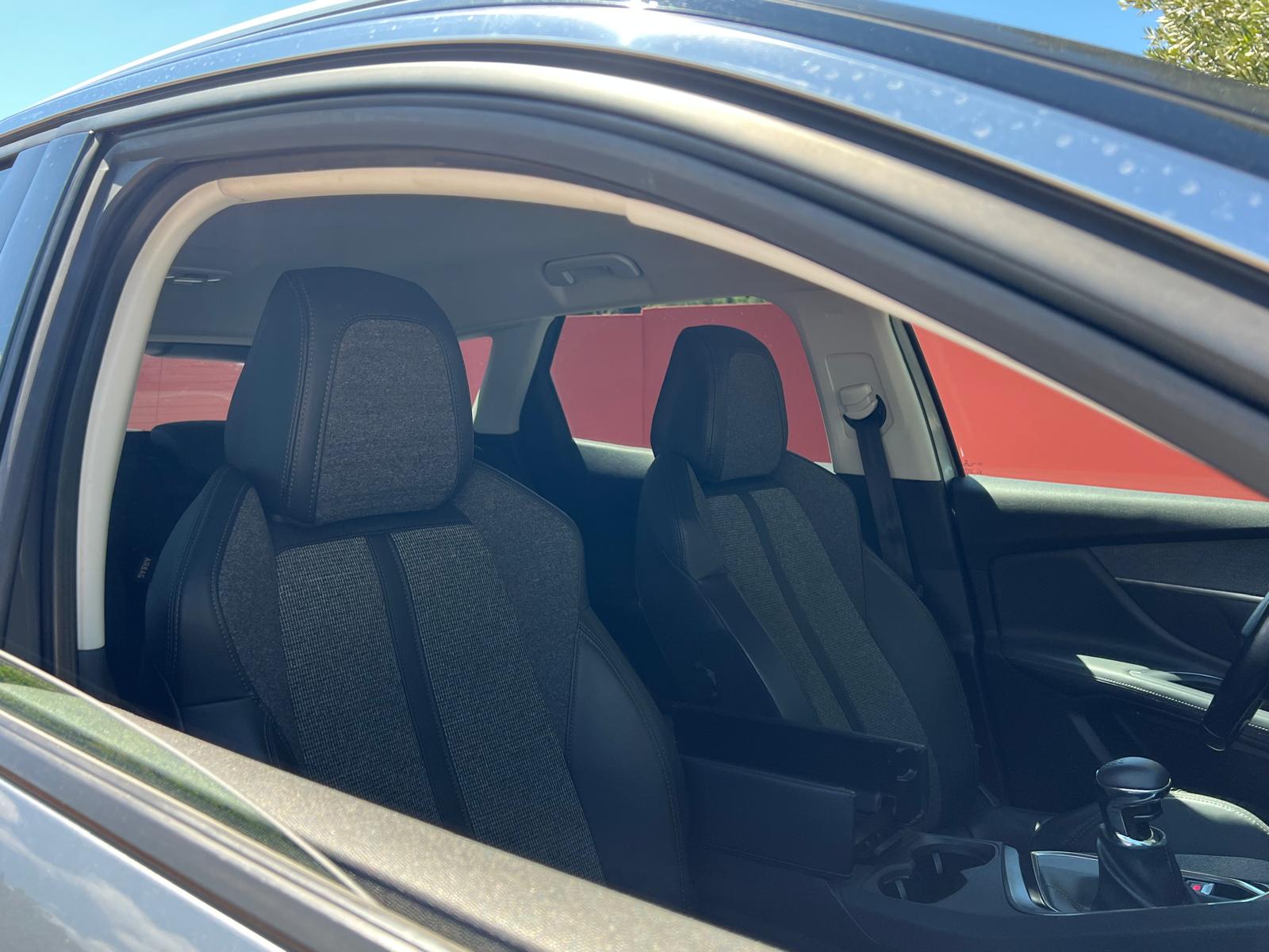 
								Peugeot 3008 1.6 Allure full									