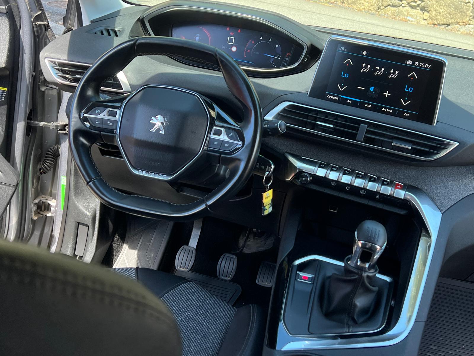 
								Peugeot 3008 1.6 Allure full									