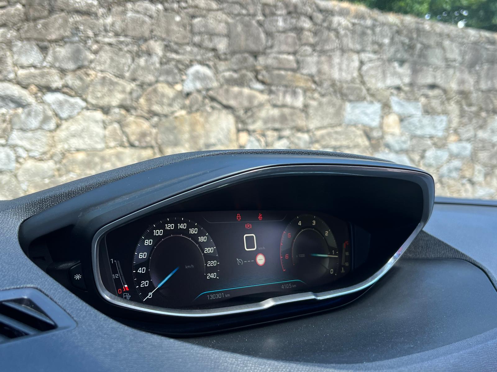 
								Peugeot 3008 1.6 Allure full									