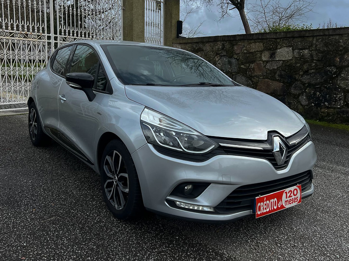 
Renault Clio 0.9 Tce Limited Edition full									