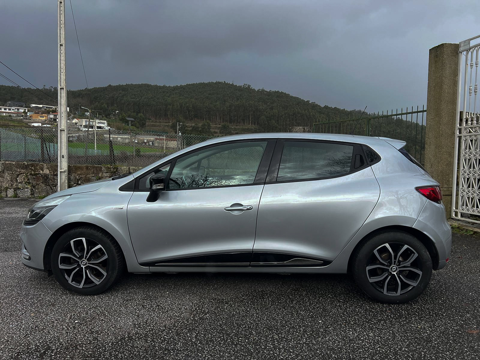 
Renault Clio 0.9 Tce Limited Edition full									