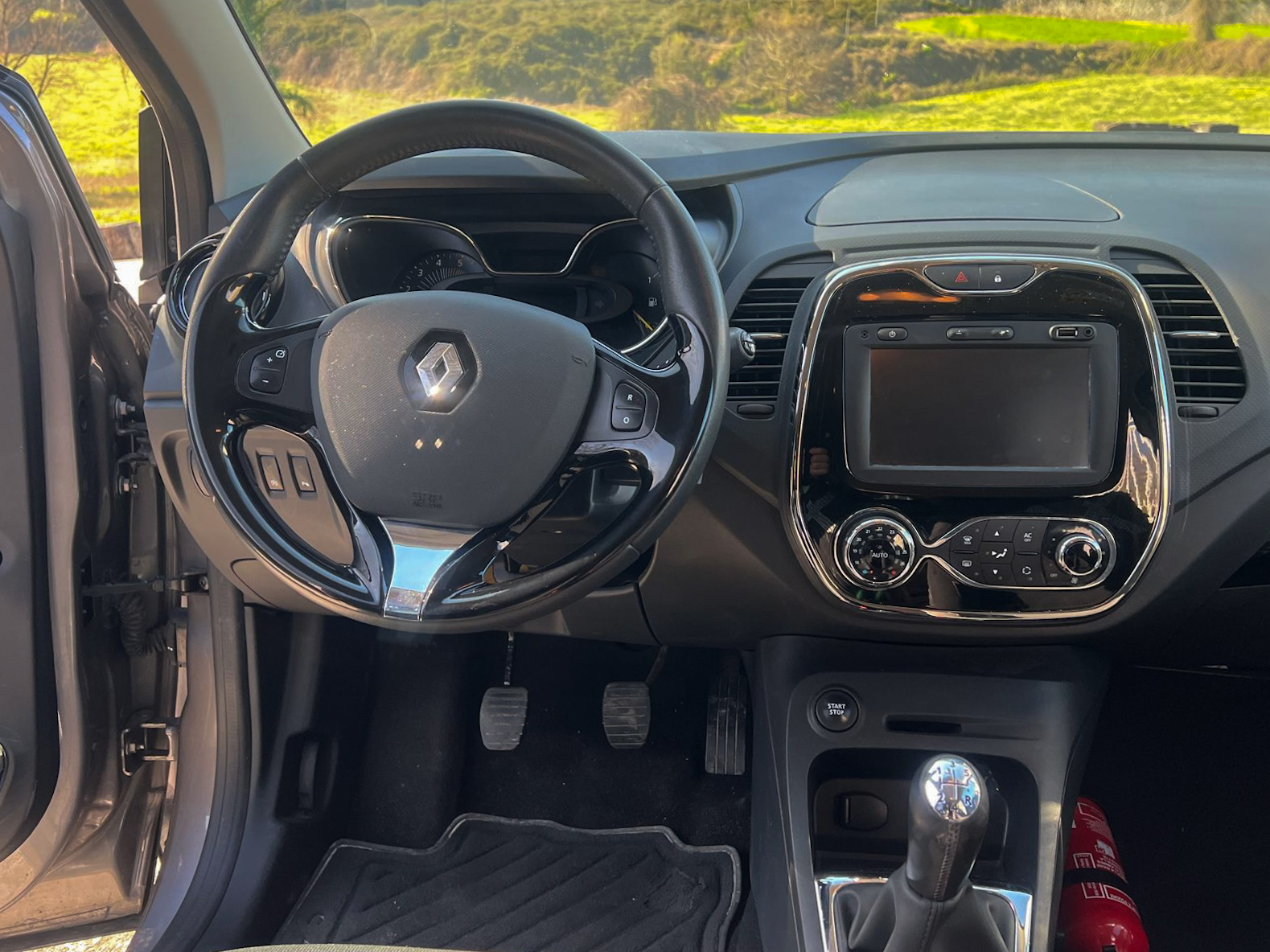 
Renault Captur 1.5 dCi full									