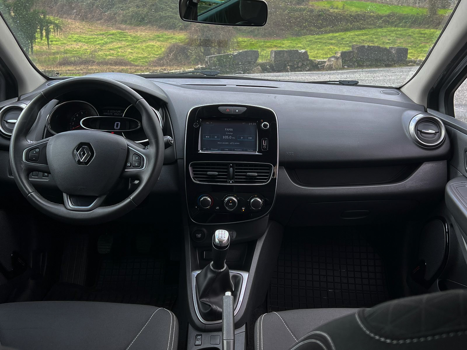 
Renault Clio 0.9 Tce Limited Edition full									