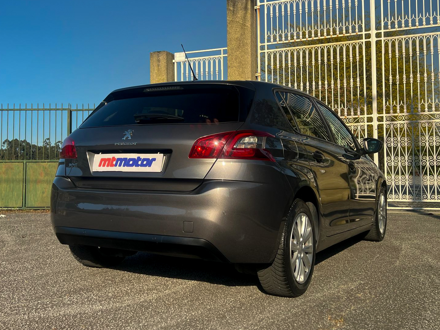 
Peugeot 308 1.5 e-HDi Style full									