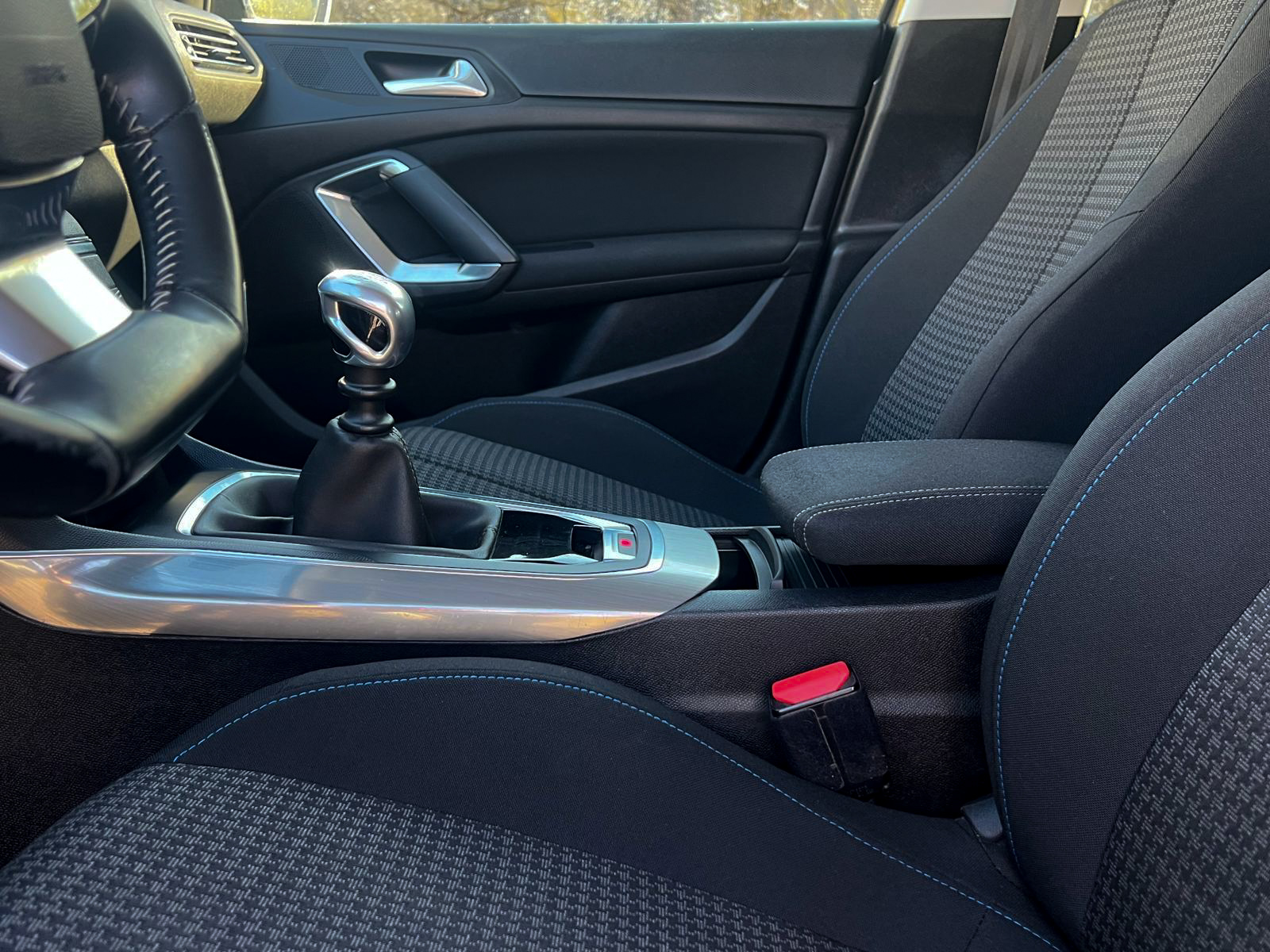 
Peugeot 308 1.5 e-HDi Style full									