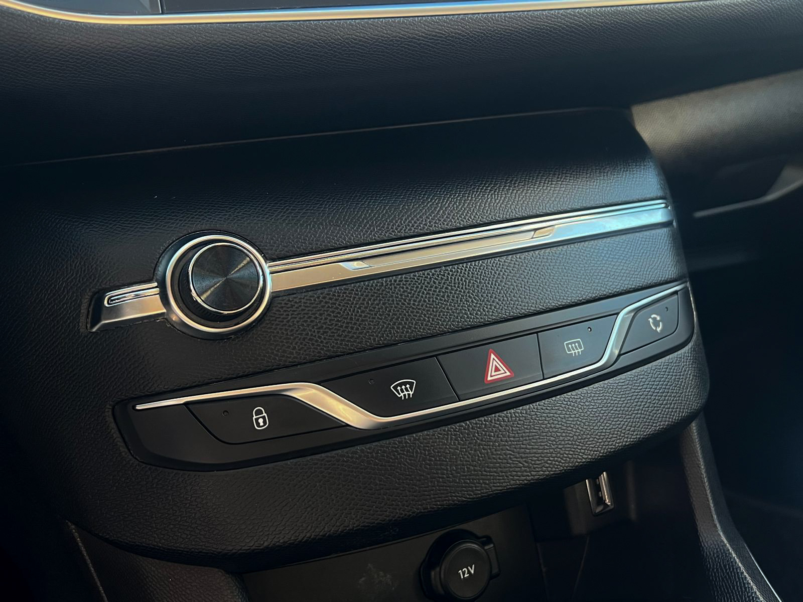 
Peugeot 308 1.5 e-HDi Style full									