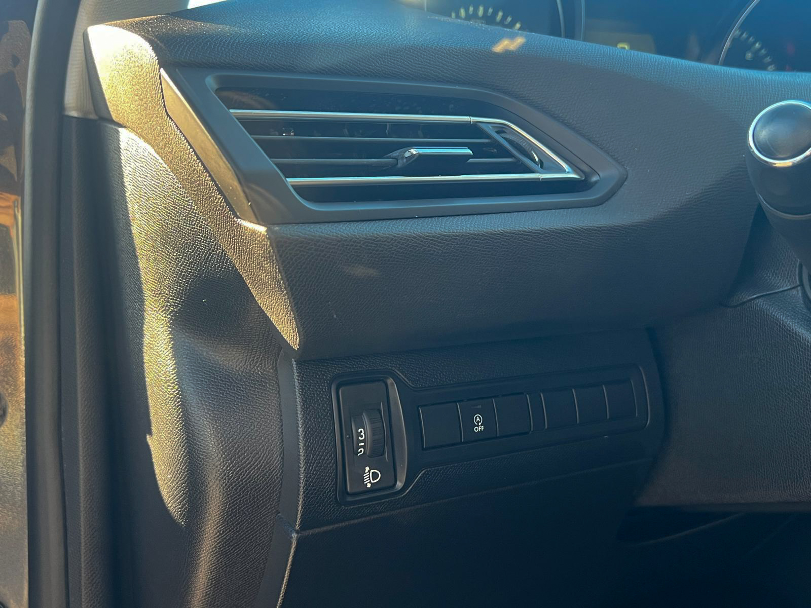
Peugeot 308 1.5 e-HDi Style full									