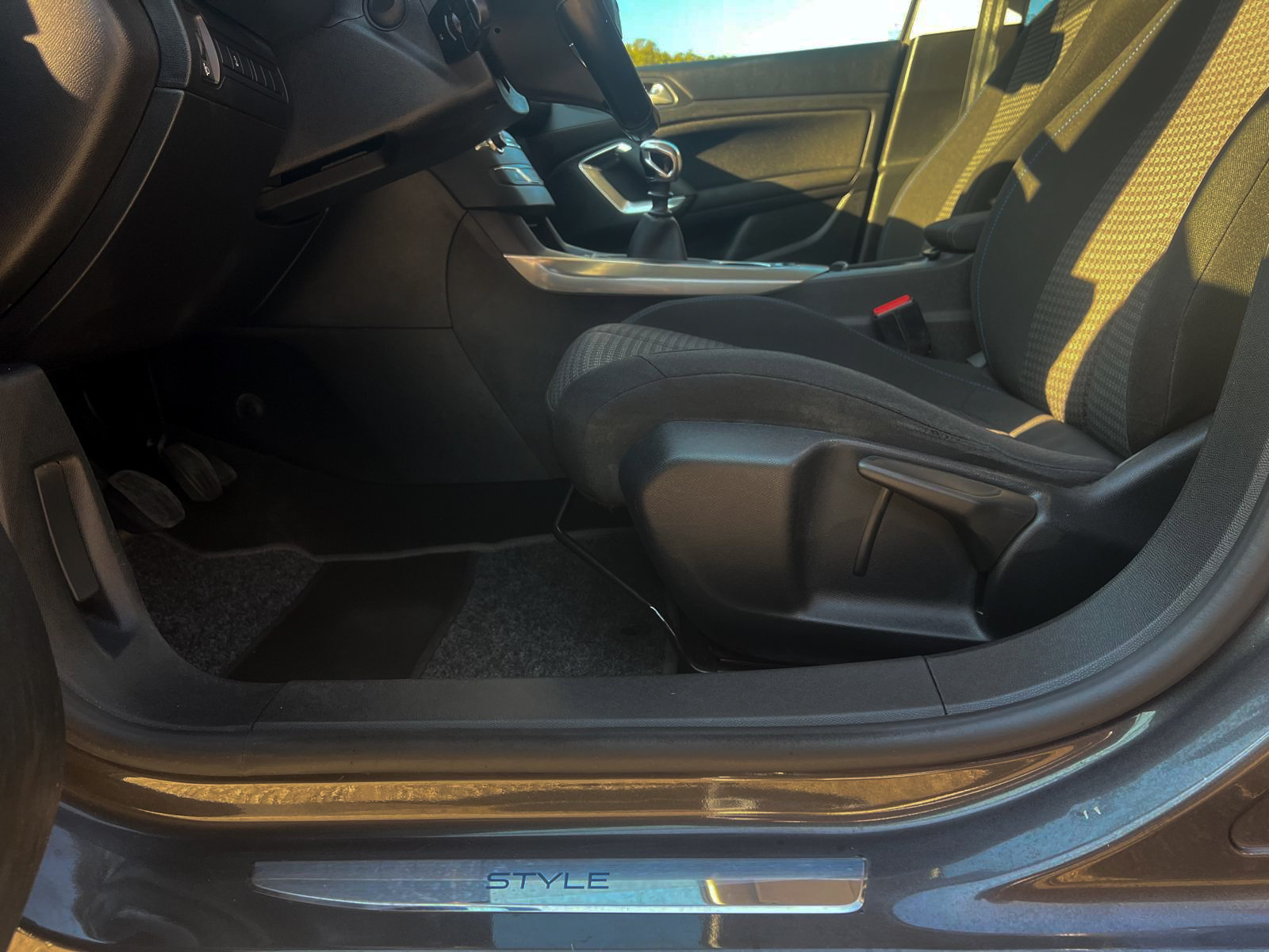 
Peugeot 308 1.5 e-HDi Style full									