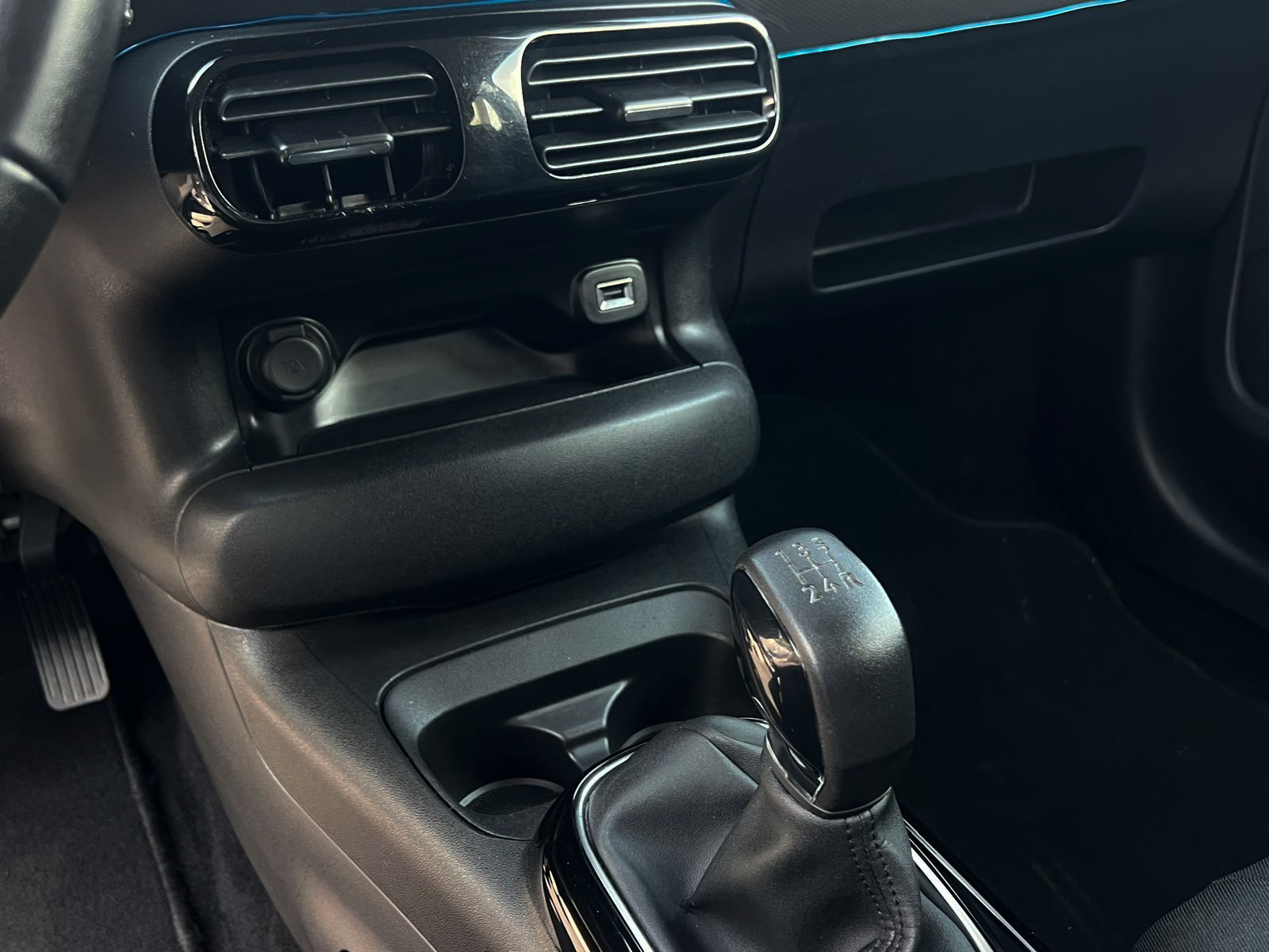 
Citroën C4 Cactus 1.6 Shine full									